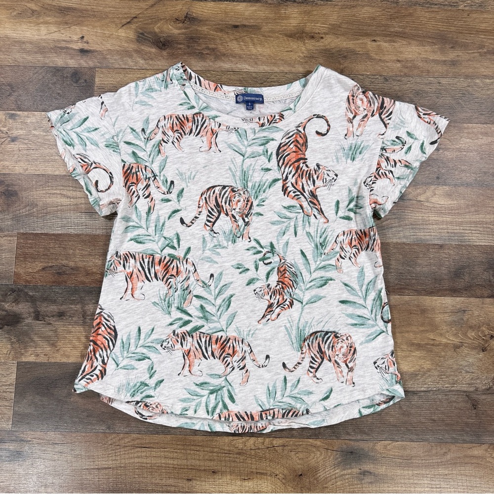 Democracy Womens Shirt Small White Tiger Print Short Sleeve Round Neck Top